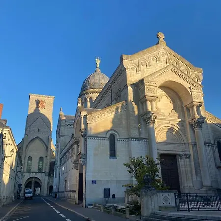 Апартаменти Quartier Halles 70m2 *