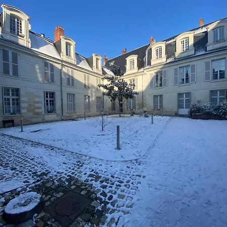 Апартаменти Quartier Halles 70m2 *