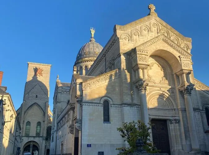 Апартаменти Quartier Halles 70m2 *